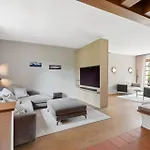 Luxus-villa Mit Indoorpool, Sauna & Offenem Kamin Hébergement de vacances *